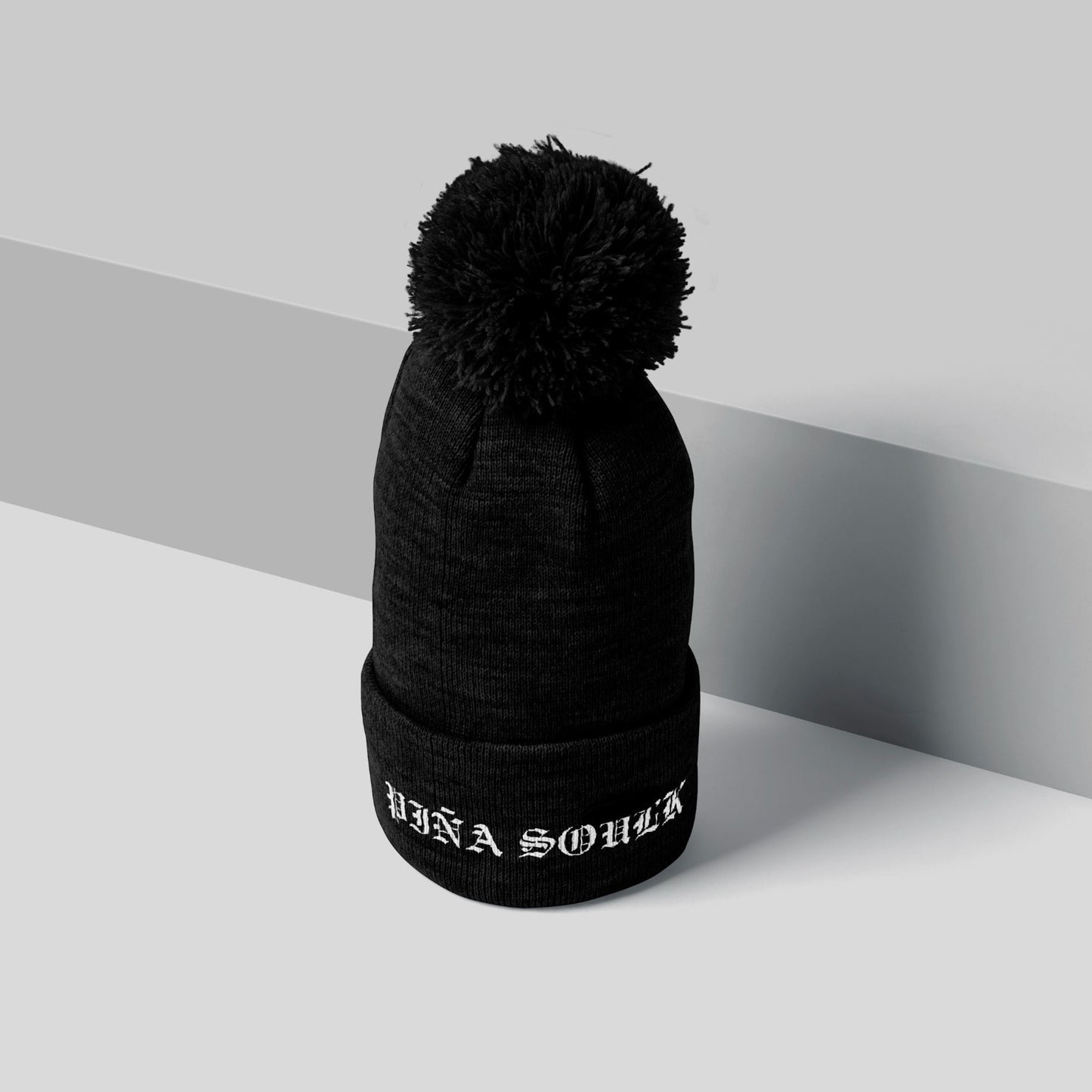 Gorro Pompom de Piña Soulk, accesorio ideal para los que buscan estilo y comodidad en deportes como skate, ciclismo y surf