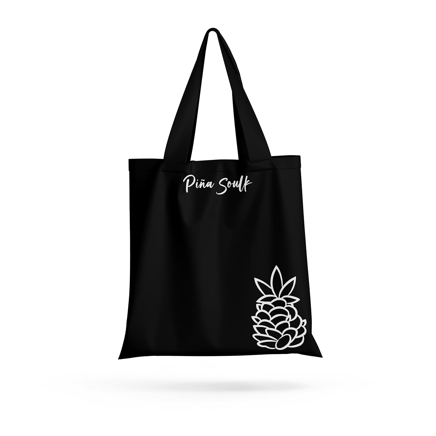 Tote bag de Piña Soulk en un diseño minimalista negro, creado para quienes buscan un bolso práctico que pueda llevar desde caguamas hasta equipos de uso diario